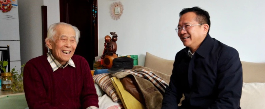 中國樂凱黨委領(lǐng)導(dǎo)看望慰問樂凱老領(lǐng)導(dǎo)、老專家、老干部、老黨員及生活困難職工